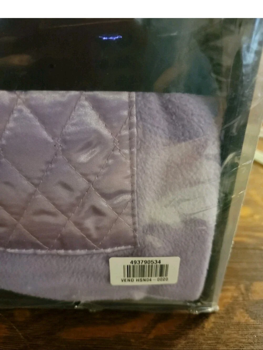 Quilted Satin Angle Wrap by Concierge Collection *Brand New! * 58